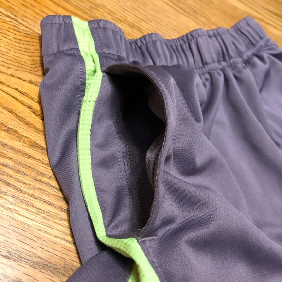 Nike Boy’s Dri-Fit Basketball Shorts, Gray and Green - Size Youth Medium - Picture 2 of 9